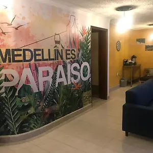 hostal-casa-paraiso.colombiamedellinhotels.com/